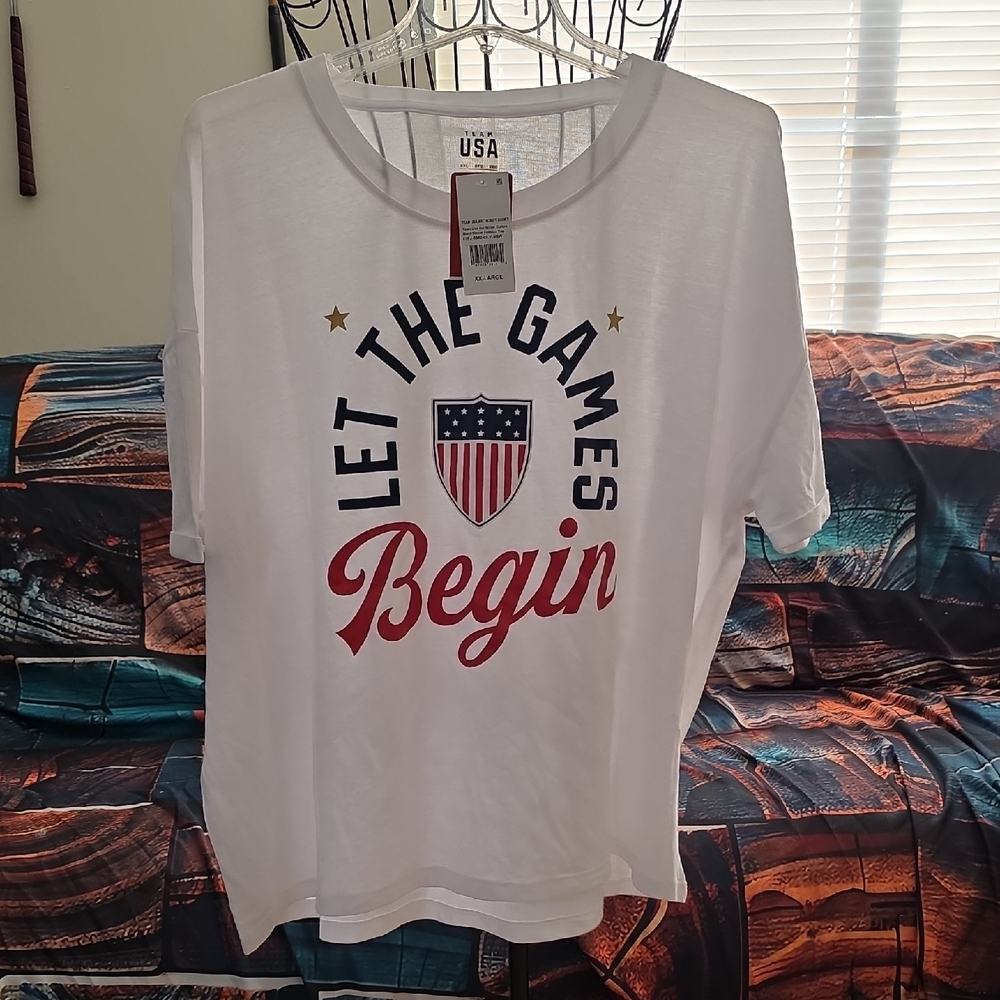 Womens 2XL Team USA White Graphic T-Shirt with USA Shield